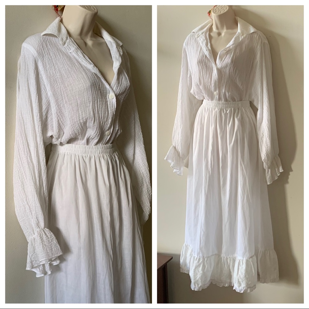 Frederick’s of Hollywood Vintage White Romantic Long Sleeve top